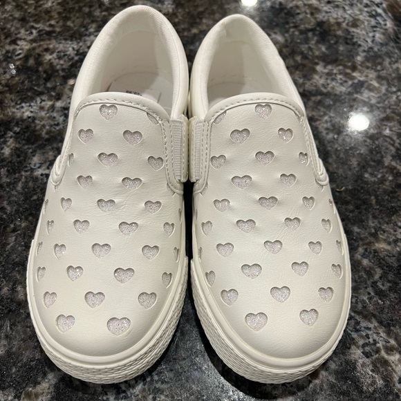 Size 11 white slip on with hearts - Picture 2 of 6